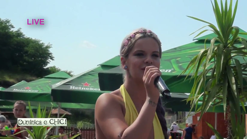 Pink (Elena Borbel) - la Duminica e chic